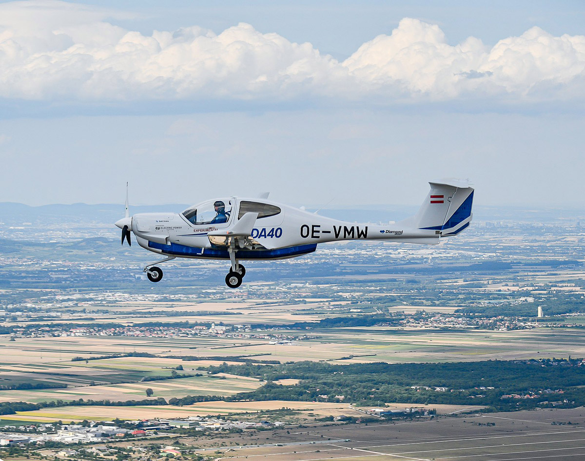 Maiden Flight of the Diamond Aircraft eDA40