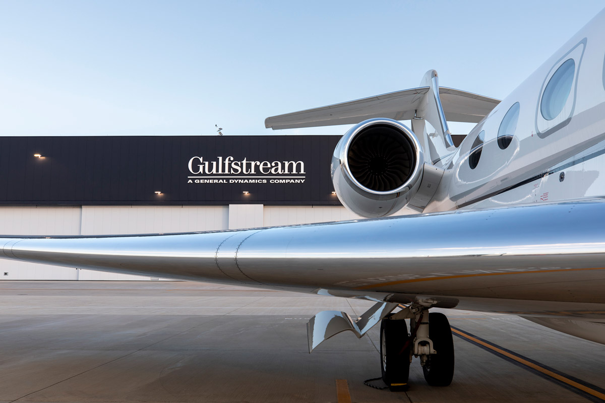 Gulfstream and FlightSafety celebrate 10 years of courtesy training program