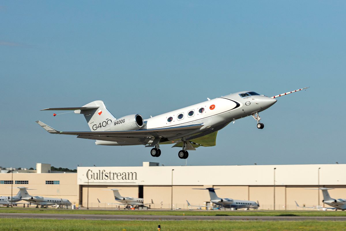 All-New Gulfstream G400 Completes First Flight