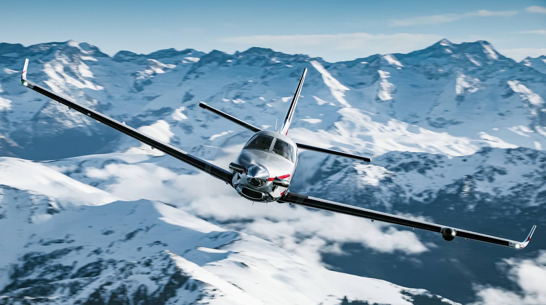 Daher delivers the first TBM 960 very efficient turboprop aircraft to a Swiss-based customer